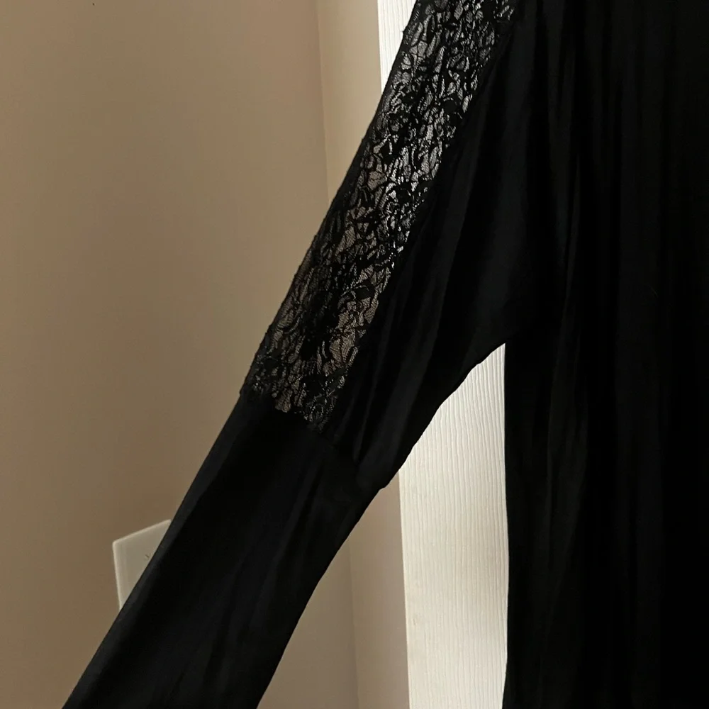 Queen of Darkness Hi-Lo Lace Dolman Top - Size 2X - Picture 2 of 4